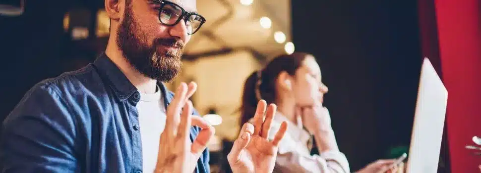 How much does a designer charge for a website?